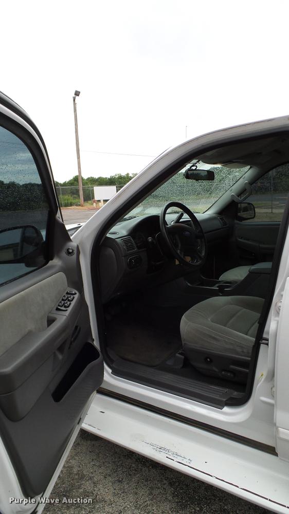 image for item DA6202 2005 Ford Explorer XLT SUV