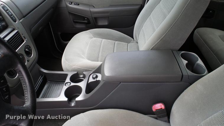 image for item DA6202 2005 Ford Explorer XLT SUV
