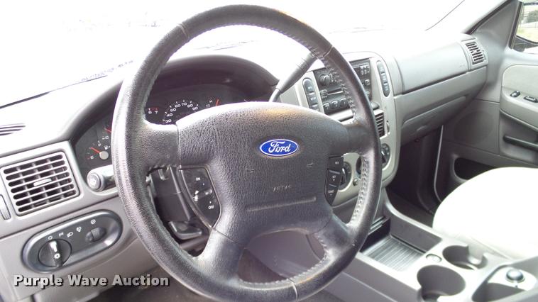image for item DA6202 2005 Ford Explorer XLT SUV
