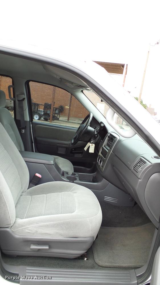 image for item DA6202 2005 Ford Explorer XLT SUV