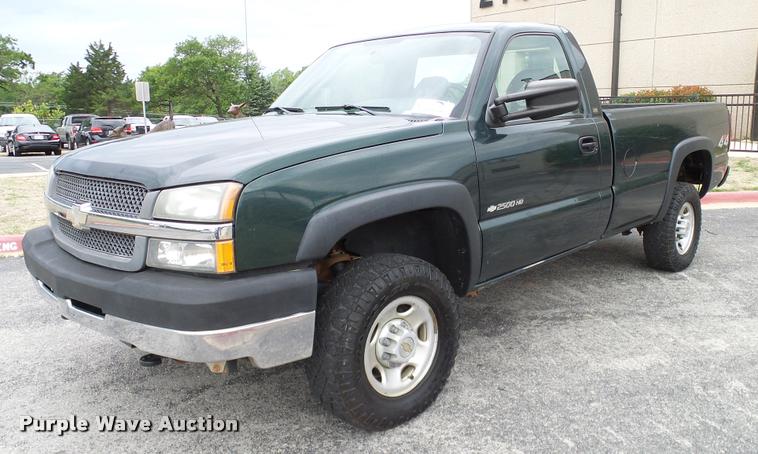 image for item DA6208 2004 Chevrolet Silverado 2500HD pickup truck