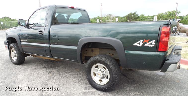image for item DA6208 2004 Chevrolet Silverado 2500HD pickup truck