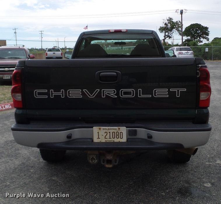 image for item DA6208 2004 Chevrolet Silverado 2500HD pickup truck