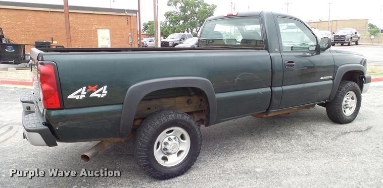 image for item DA6208 2004 Chevrolet Silverado 2500HD pickup truck