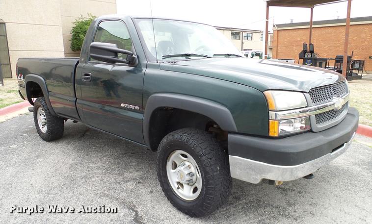 image for item DA6208 2004 Chevrolet Silverado 2500HD pickup truck