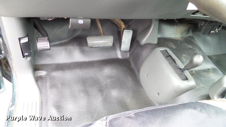 image for item DA6208 2004 Chevrolet Silverado 2500HD pickup truck