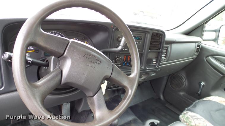 image for item DA6208 2004 Chevrolet Silverado 2500HD pickup truck