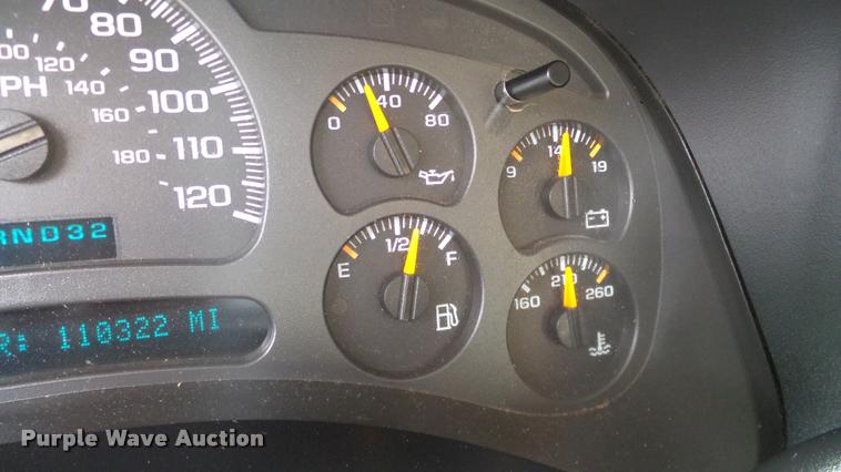 image for item DA6208 2004 Chevrolet Silverado 2500HD pickup truck