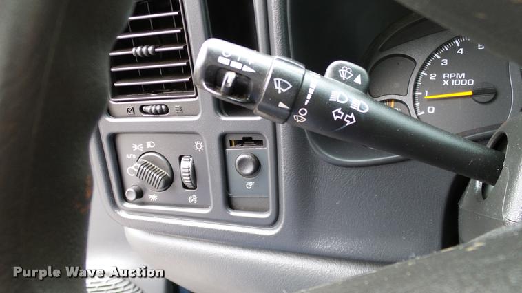 image for item DA6208 2004 Chevrolet Silverado 2500HD pickup truck