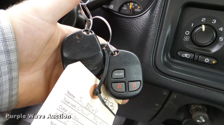 image for item DA6208 2004 Chevrolet Silverado 2500HD pickup truck