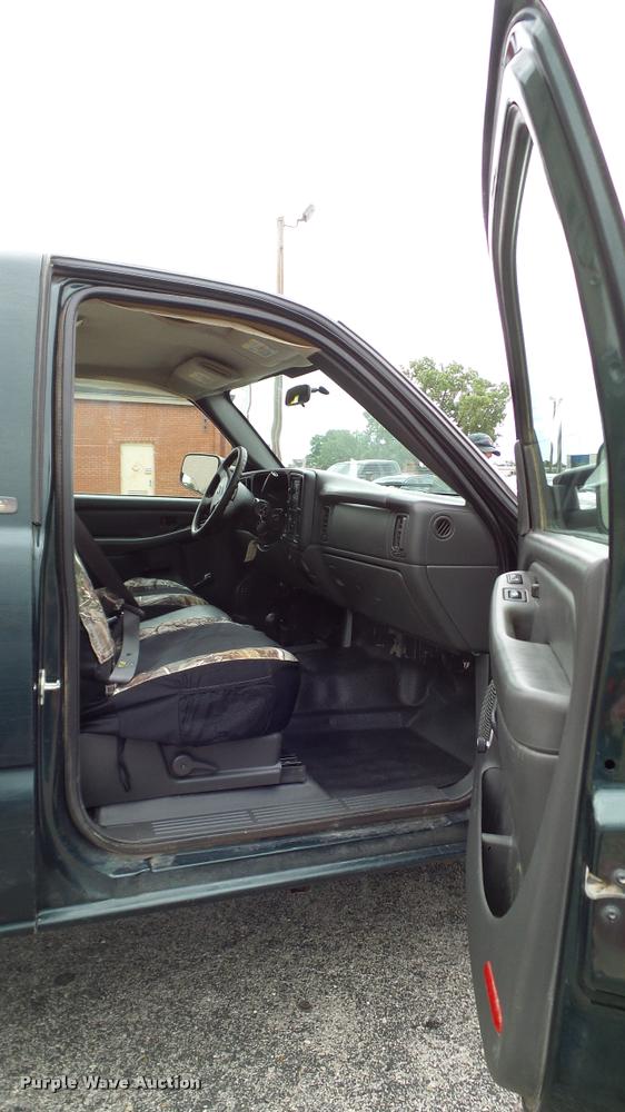 image for item DA6208 2004 Chevrolet Silverado 2500HD pickup truck