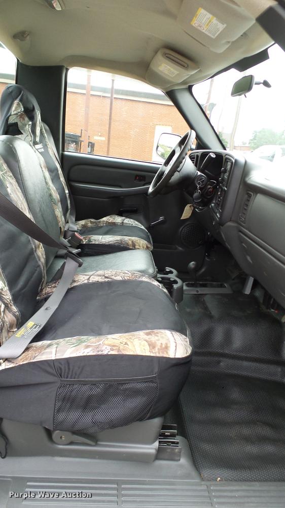 image for item DA6208 2004 Chevrolet Silverado 2500HD pickup truck