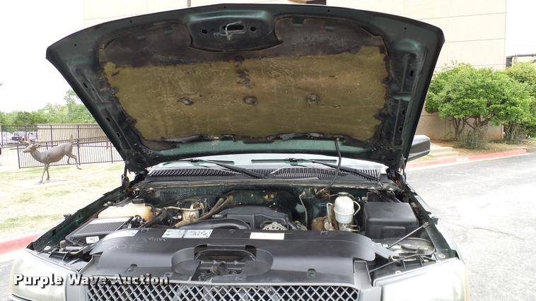 image for item DA6208 2004 Chevrolet Silverado 2500HD pickup truck