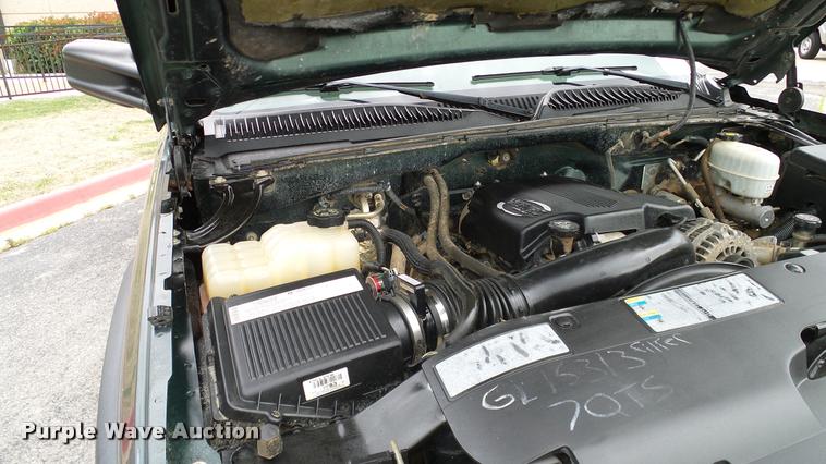 image for item DA6208 2004 Chevrolet Silverado 2500HD pickup truck