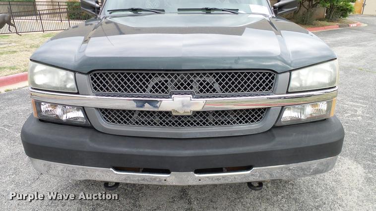 image for item DA6208 2004 Chevrolet Silverado 2500HD pickup truck