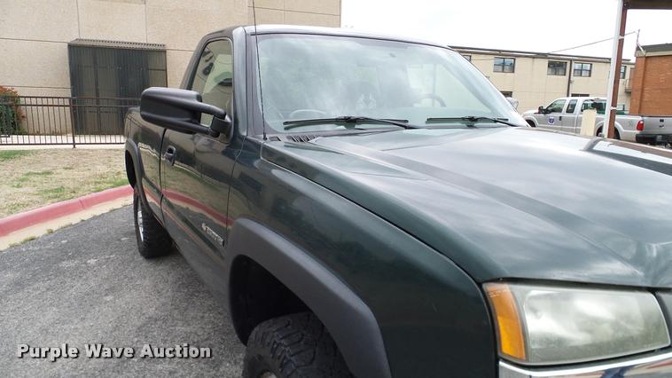 image for item DA6208 2004 Chevrolet Silverado 2500HD pickup truck