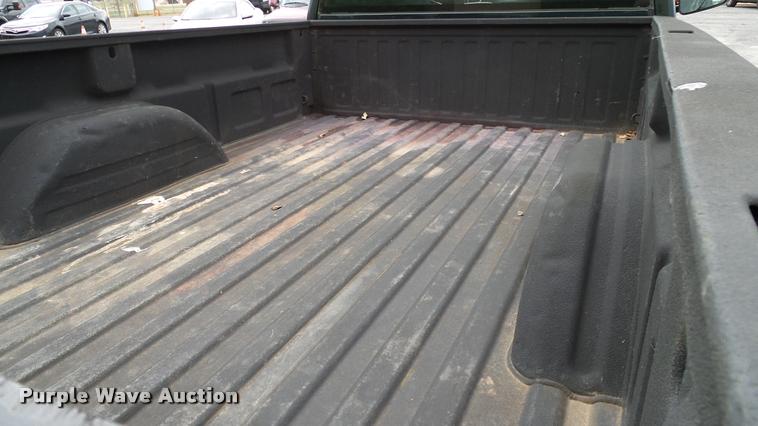 image for item DA6208 2004 Chevrolet Silverado 2500HD pickup truck