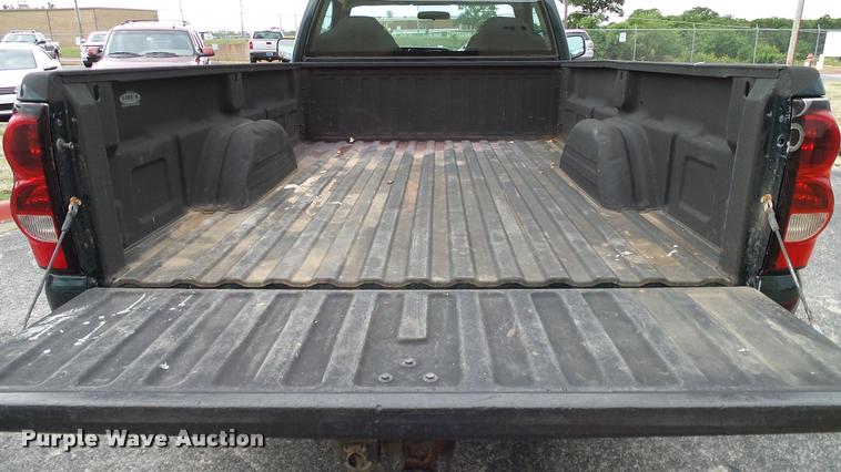image for item DA6208 2004 Chevrolet Silverado 2500HD pickup truck