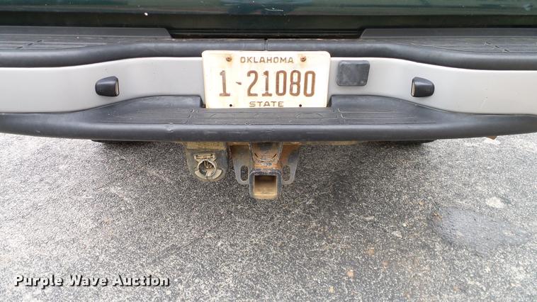 image for item DA6208 2004 Chevrolet Silverado 2500HD pickup truck