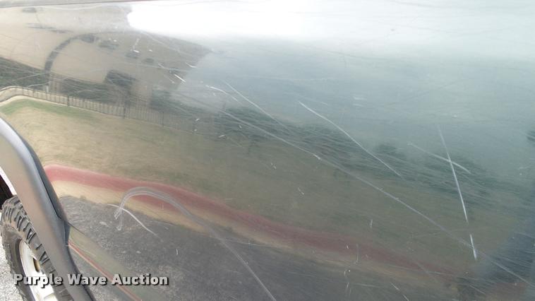 image for item DA6208 2004 Chevrolet Silverado 2500HD pickup truck