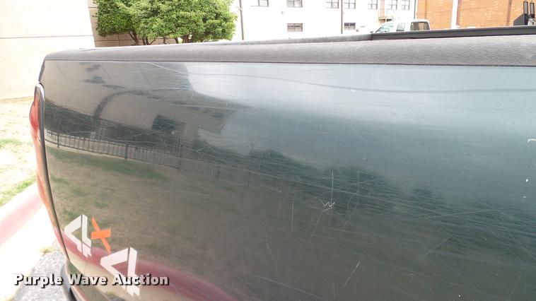 image for item DA6208 2004 Chevrolet Silverado 2500HD pickup truck