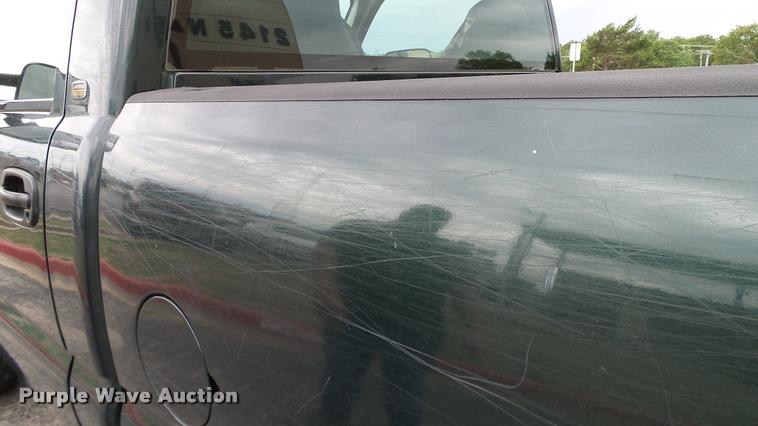 image for item DA6208 2004 Chevrolet Silverado 2500HD pickup truck