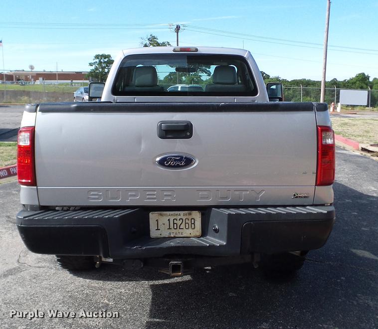 image for item DA6210 2011 Ford F250 Super Duty XL pickup truck