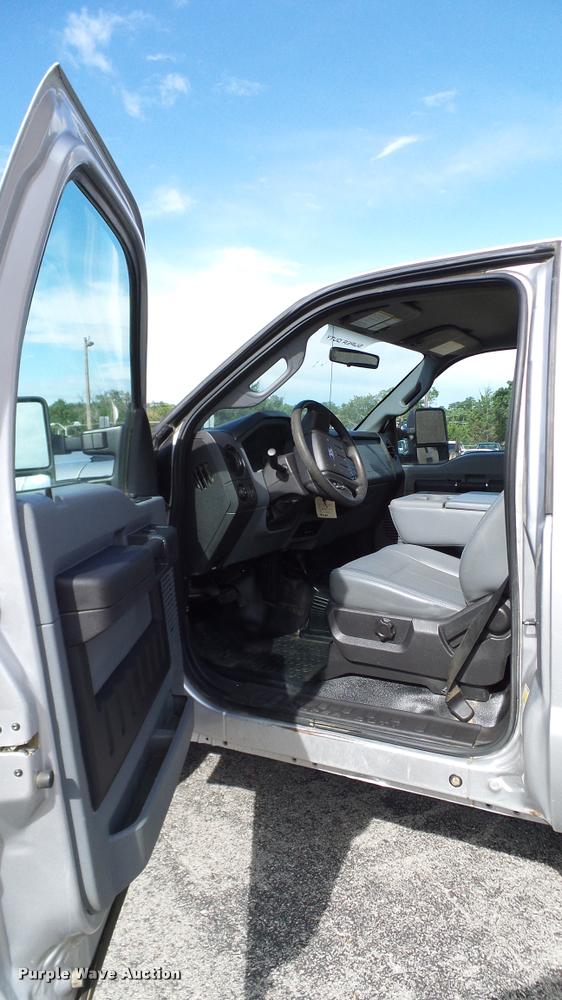 image for item DA6210 2011 Ford F250 Super Duty XL pickup truck