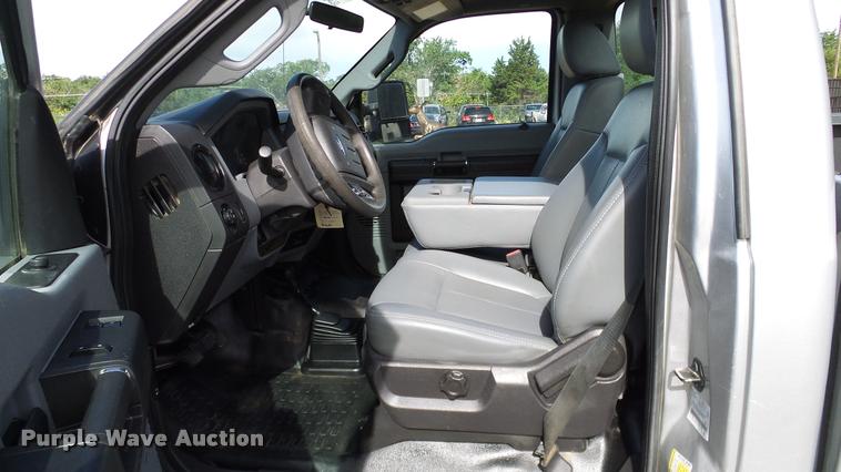 image for item DA6210 2011 Ford F250 Super Duty XL pickup truck