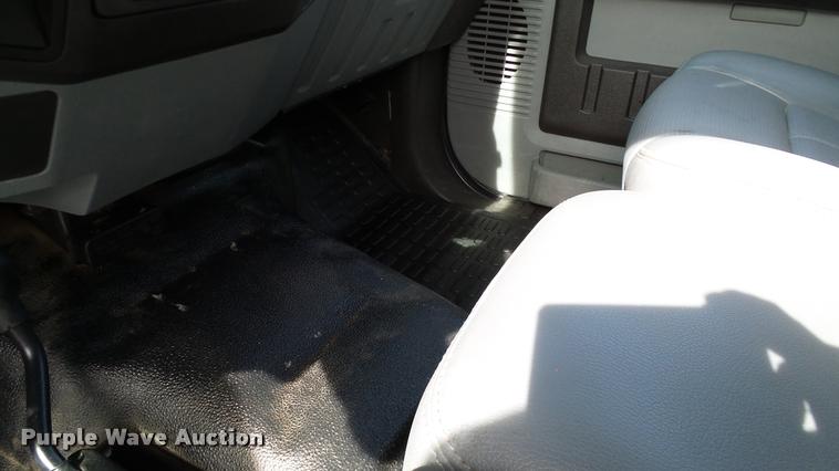 image for item DA6210 2011 Ford F250 Super Duty XL pickup truck