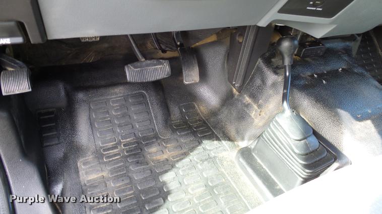 image for item DA6210 2011 Ford F250 Super Duty XL pickup truck