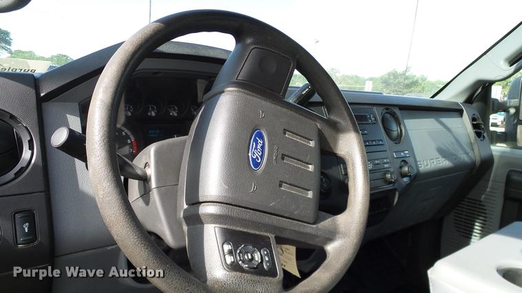 image for item DA6210 2011 Ford F250 Super Duty XL pickup truck