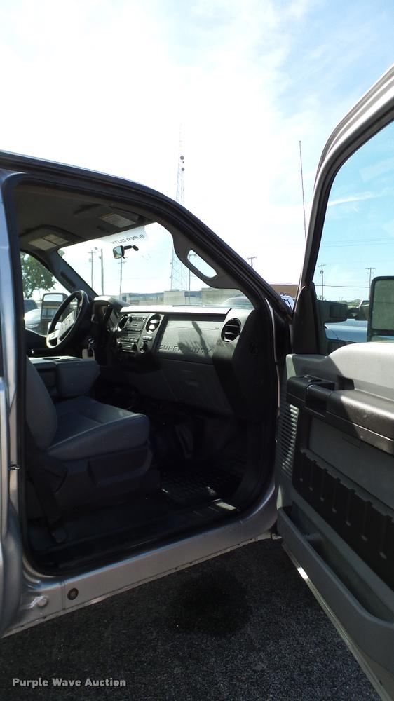 image for item DA6210 2011 Ford F250 Super Duty XL pickup truck