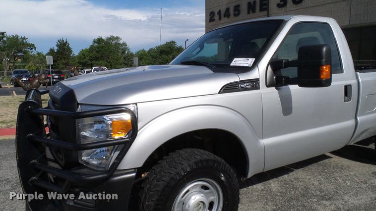 image for item DA6210 2011 Ford F250 Super Duty XL pickup truck