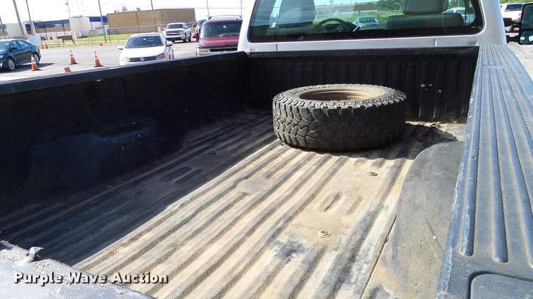 image for item DA6210 2011 Ford F250 Super Duty XL pickup truck