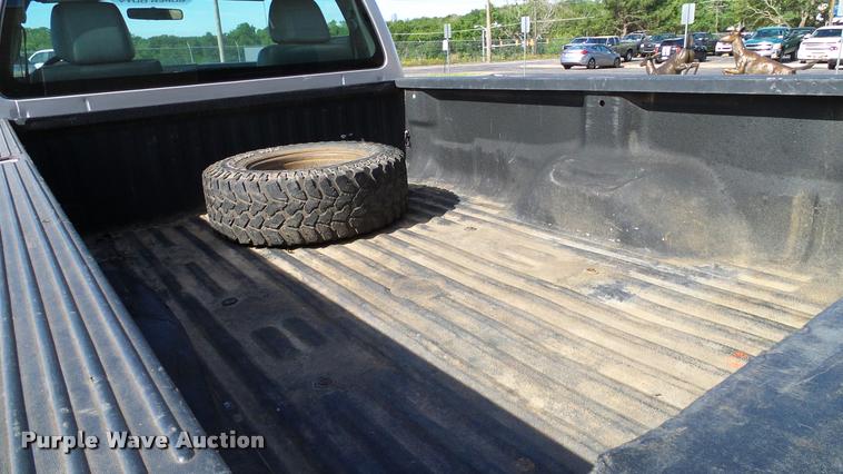 image for item DA6210 2011 Ford F250 Super Duty XL pickup truck