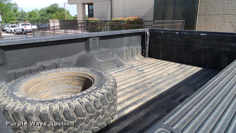 image for item DA6210 2011 Ford F250 Super Duty XL pickup truck