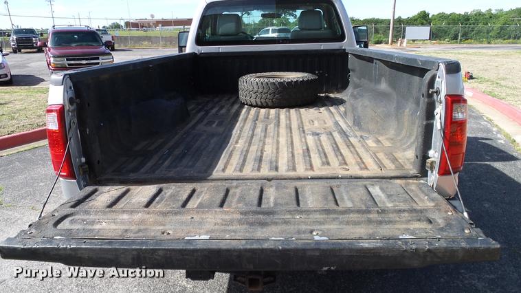 image for item DA6210 2011 Ford F250 Super Duty XL pickup truck