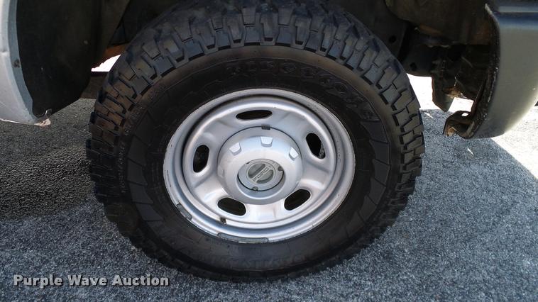 image for item DA6210 2011 Ford F250 Super Duty XL pickup truck