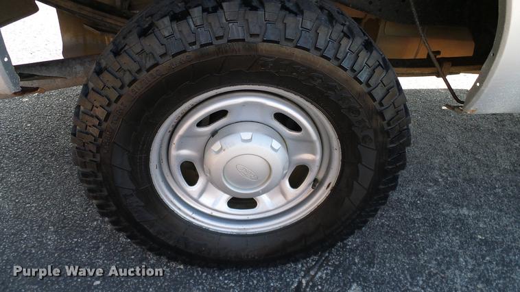 image for item DA6210 2011 Ford F250 Super Duty XL pickup truck