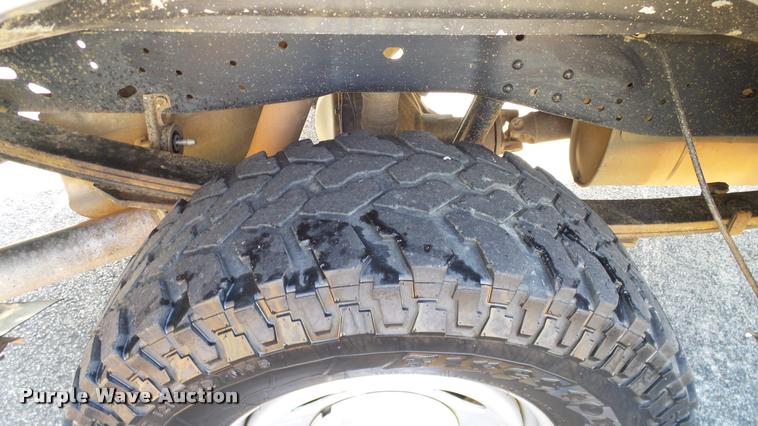 image for item DA6210 2011 Ford F250 Super Duty XL pickup truck