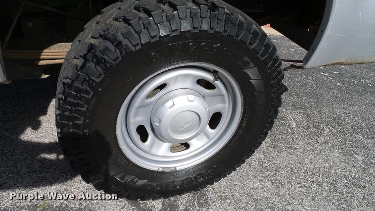 image for item DA6210 2011 Ford F250 Super Duty XL pickup truck