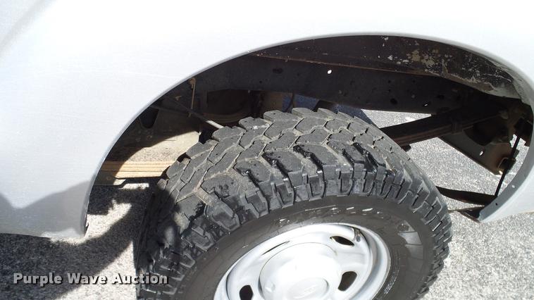 image for item DA6210 2011 Ford F250 Super Duty XL pickup truck