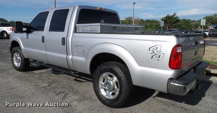 image for item DA6212 2015 Ford F250 Super Duty XLT Crew Cab pickup truck