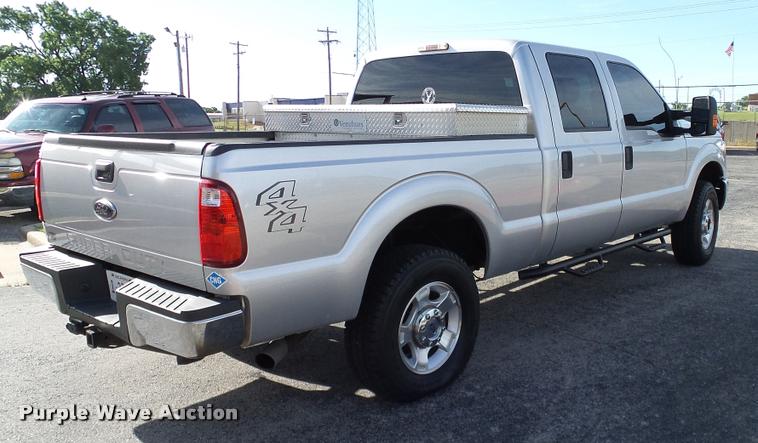 image for item DA6212 2015 Ford F250 Super Duty XLT Crew Cab pickup truck