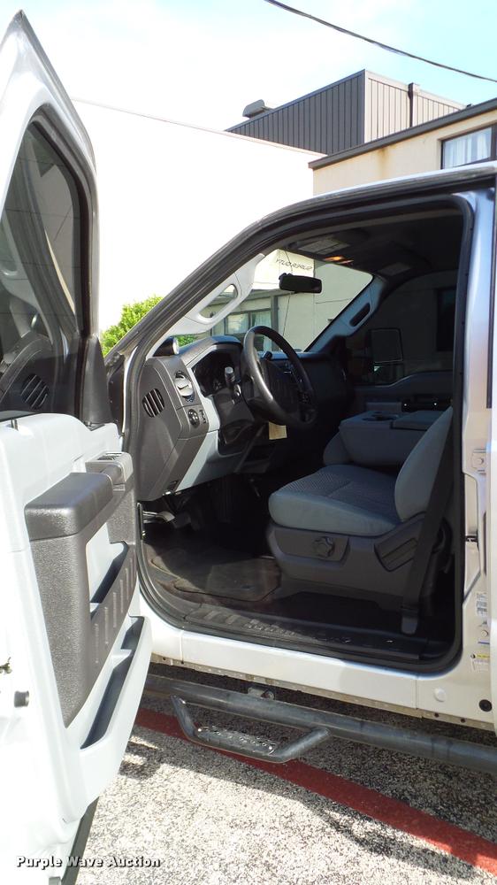 image for item DA6212 2015 Ford F250 Super Duty XLT Crew Cab pickup truck
