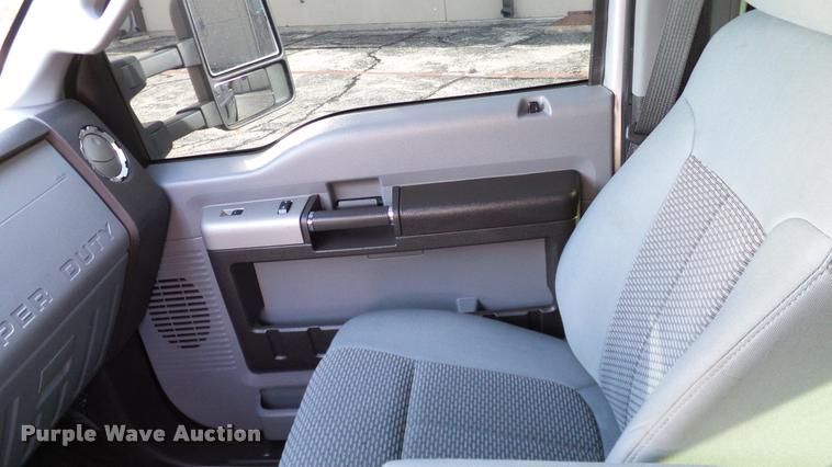 image for item DA6212 2015 Ford F250 Super Duty XLT Crew Cab pickup truck