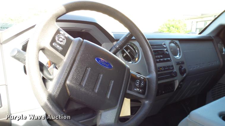 image for item DA6212 2015 Ford F250 Super Duty XLT Crew Cab pickup truck