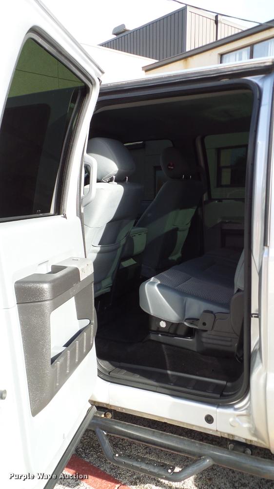 image for item DA6212 2015 Ford F250 Super Duty XLT Crew Cab pickup truck
