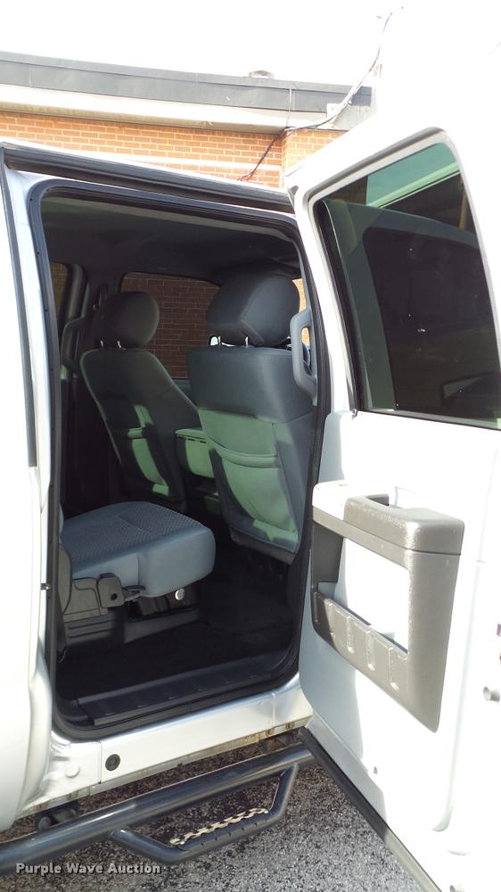 image for item DA6212 2015 Ford F250 Super Duty XLT Crew Cab pickup truck